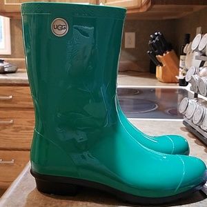 UGG SIZE 8 RAIN/SNOW BOOTS